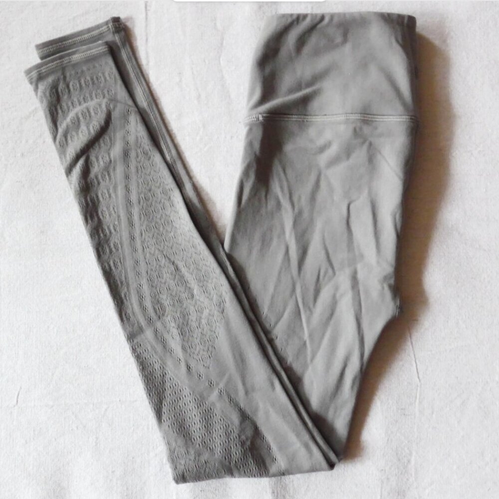 Lululemon Reveal Tight 6 Mindful Motion in Carbon Dust